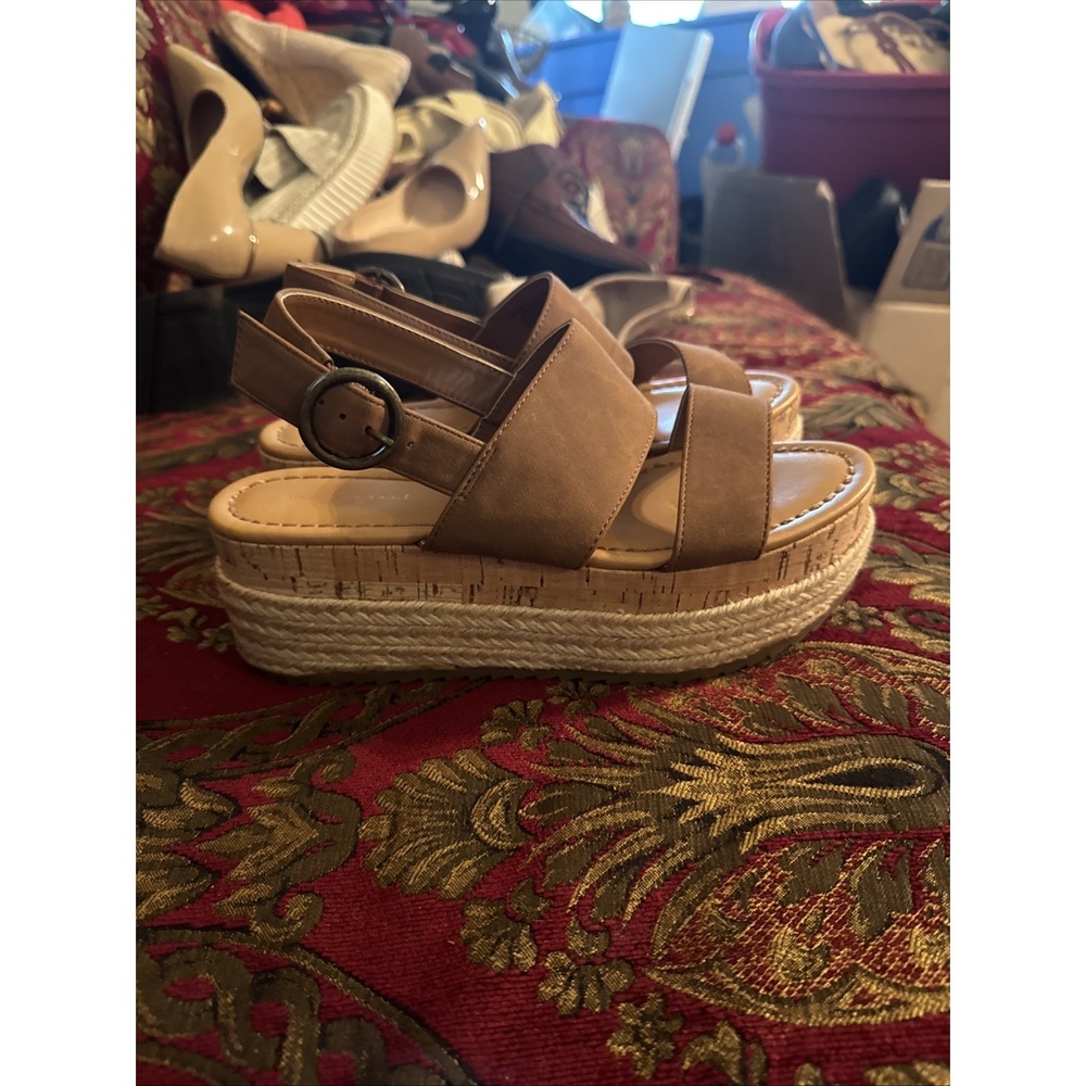 American Eagle Outfitters Sz 6.5 M Brown Ankle Strap Leather Women Sandals